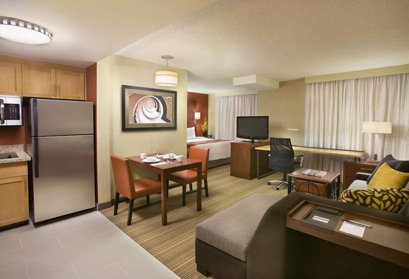 استودیوی استاندارد با تخت دوبل, Courtyard By Marriott Calgary Airport