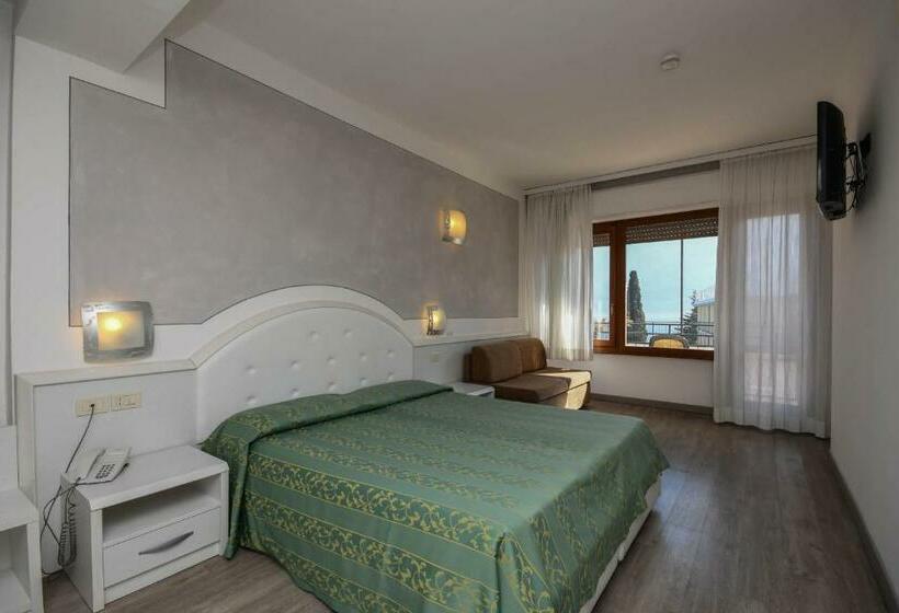 اتاق استاندارد با چشم‌انداز دریاچه, Garda Bellevue