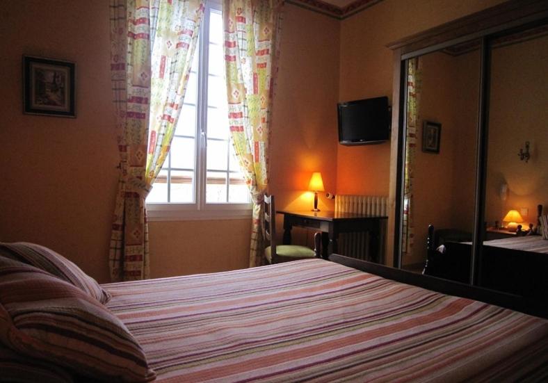 Chambre Supérieure, Hostellerie De La Bouriane