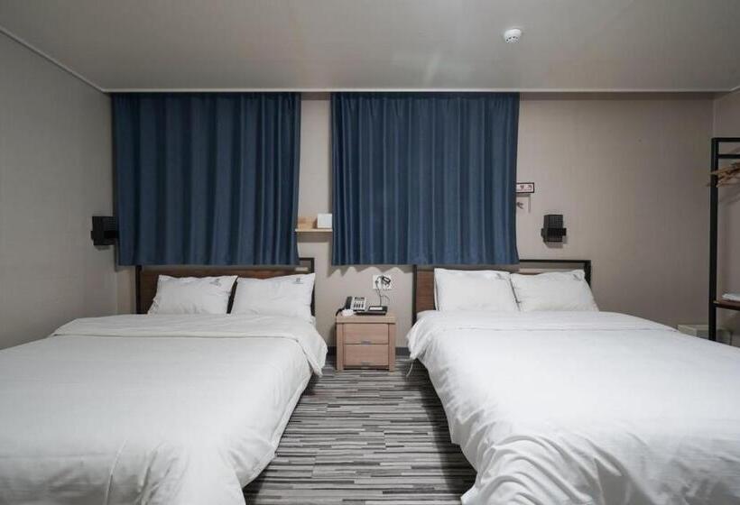 اتاق خانوادگی, Stay Pohang