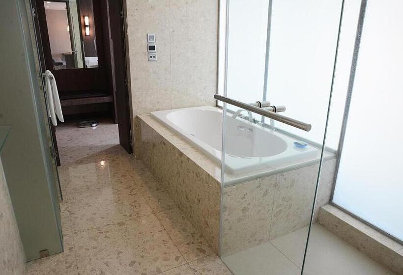 سوئیت پریمیوم, Novotel Bangkok Impact