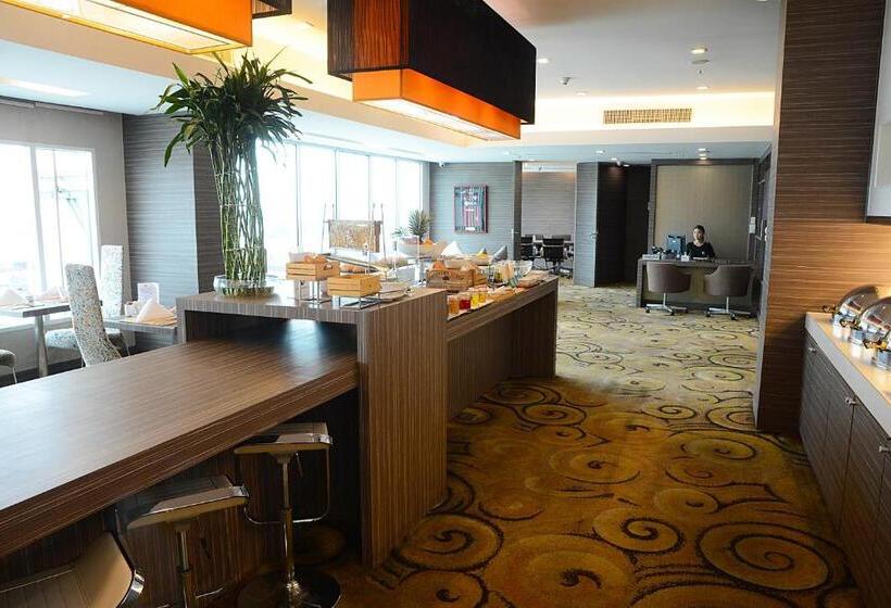 اتاق اجرایی با تخت بزرگ, Novotel Bangkok Impact