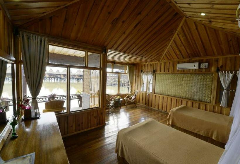 Deluxe Room, Shwe Inn Tha Floating Resort