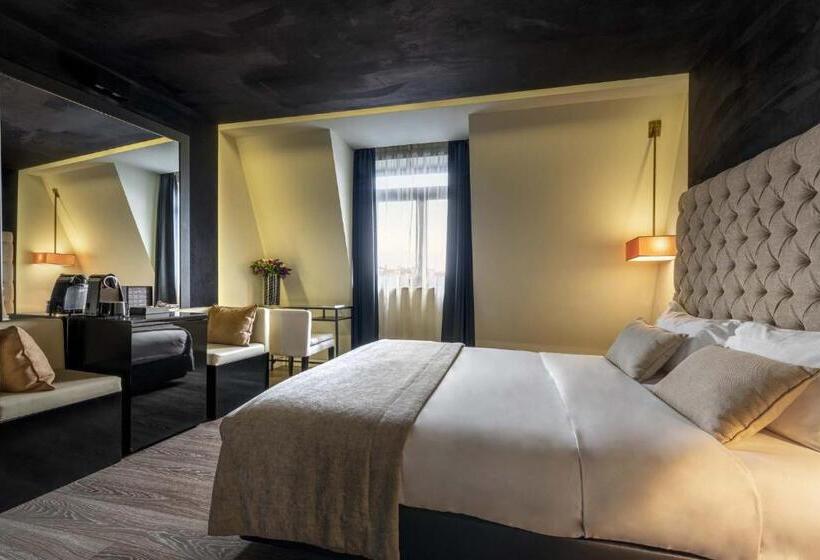 اتاق کلاب, 9hotel Mercy