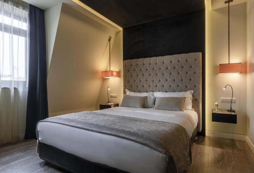 اتاق کلاب, 9hotel Mercy
