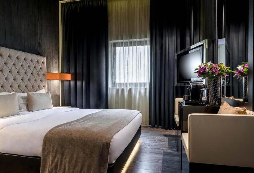اتاق کلاب, 9hotel Mercy