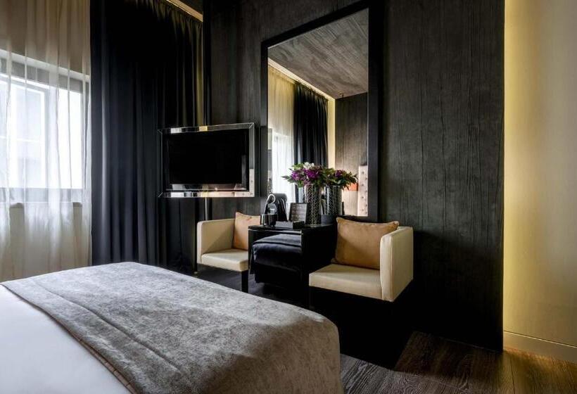 اتاق کلاب, 9hotel Mercy