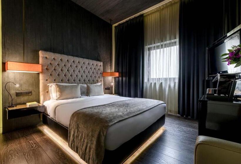 اتاق کلاب, 9hotel Mercy