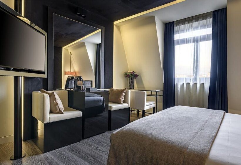 اتاق کلاب, 9hotel Mercy