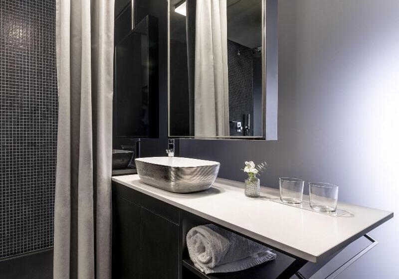 اتاق کلاب, 9hotel Mercy