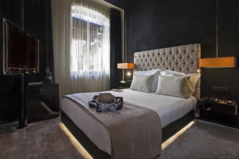 اتاق کلاب, 9hotel Mercy