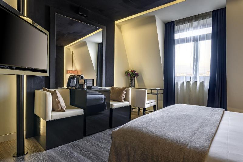 اتاق کلاب, 9hotel Mercy