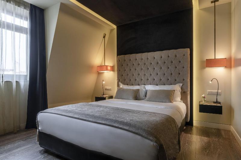 اتاق کلاب, 9hotel Mercy