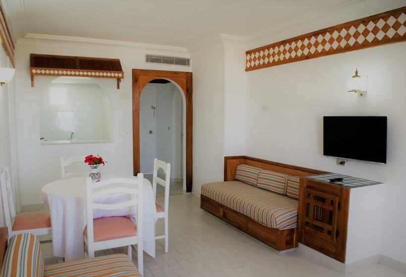 Habitación Cuádruple Estándar, Ain Meriem Beach