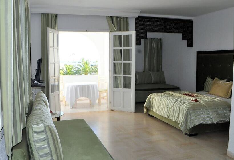 Habitación Cuádruple Estándar, Ain Meriem Beach