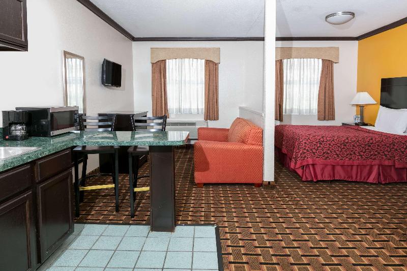 اتاق استاندارد با تخت دو نفره بزرگ, Days Inn & Suites By Wyndham Ft. Worth Dfw Airport South