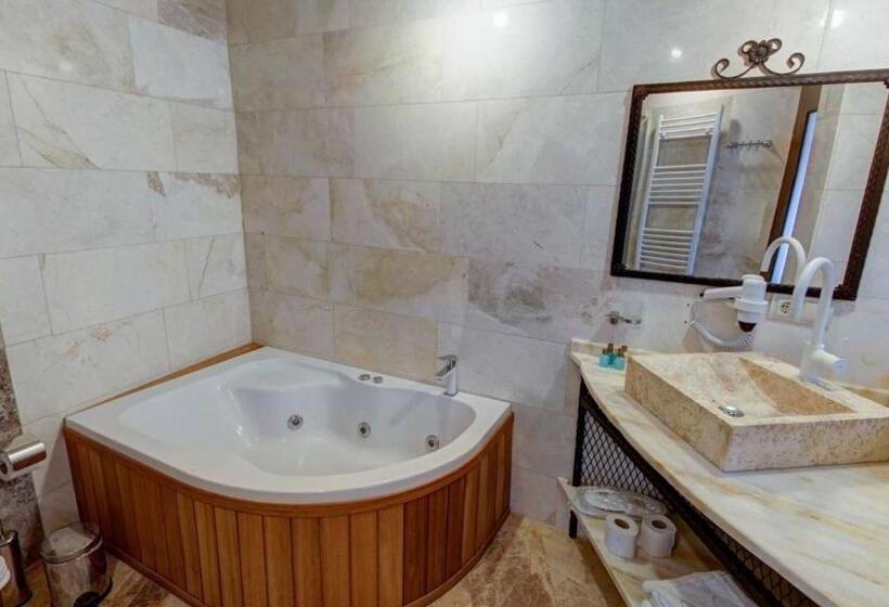 سوئیت با چشم‌انداز, Dervish Cave House & Restaurant