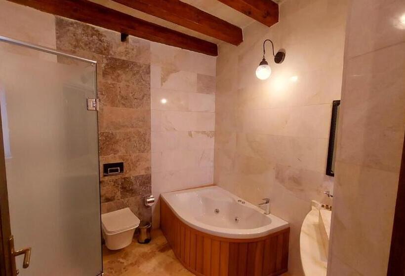 سوئیت با چشم‌انداز, Dervish Cave House & Restaurant