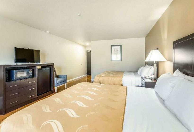 Quarto standard, Quality Inn Near Suncadia Resort