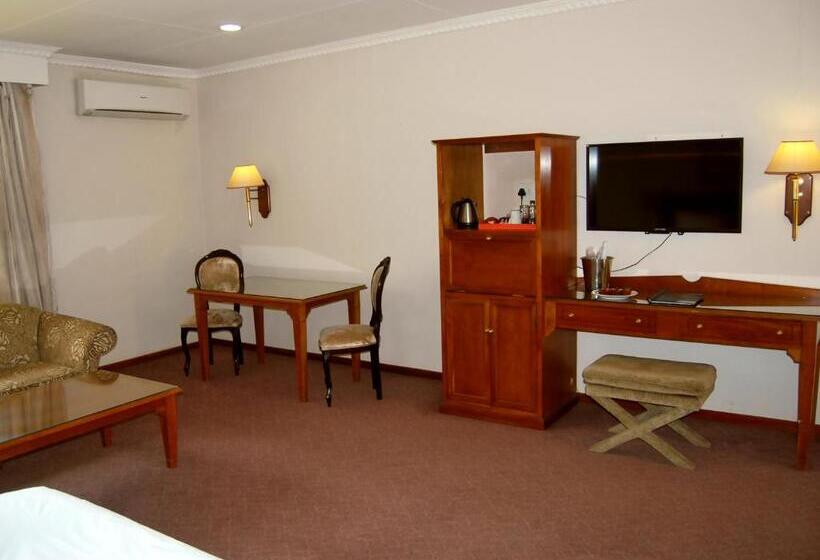 سوییت جونیور, Safari Hotel & Convention Centre