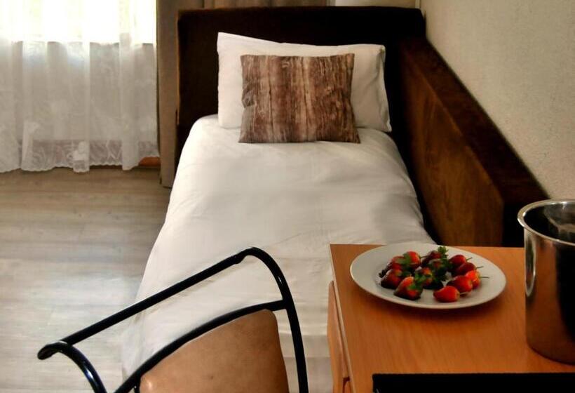 اتاق استاندارد, Safari Hotel & Convention Centre