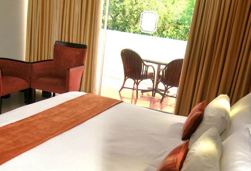 سوییت اجرایی, Safari Hotel & Convention Centre
