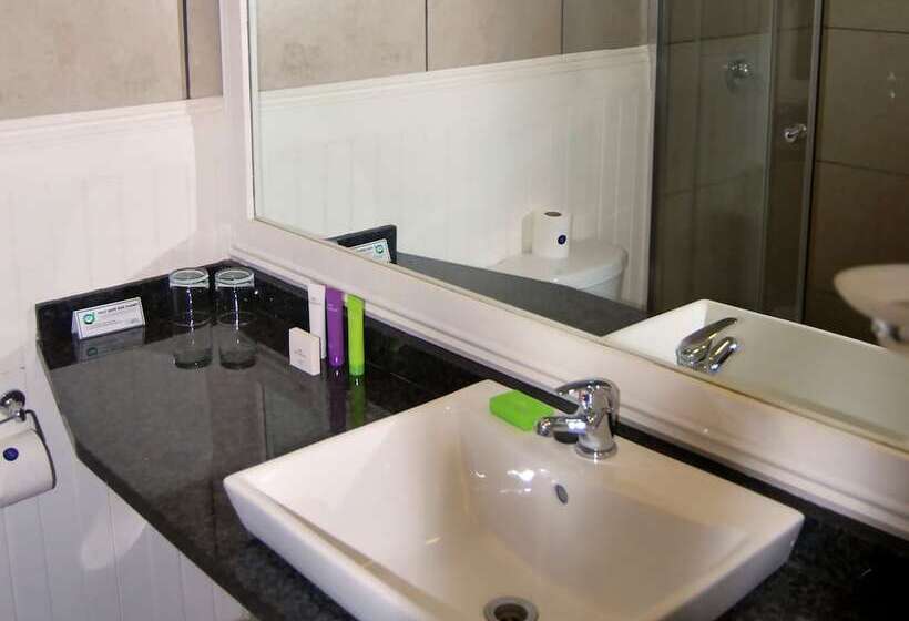 اتاق استاندارد, Safari Hotel & Convention Centre