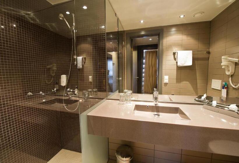 اتاق خانوادگی با چشم‌انداز کوه, Skistar Lodge Trysil