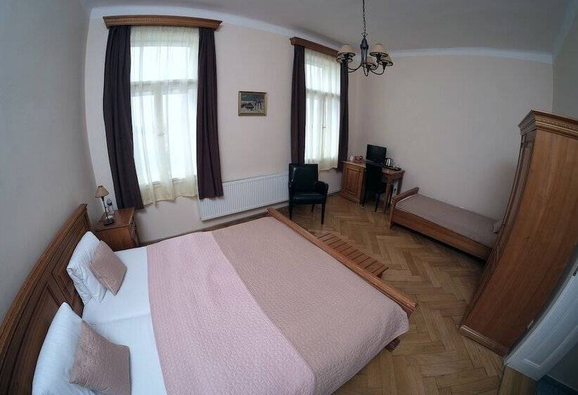 Basis Zimmer, Vila U Varhanare