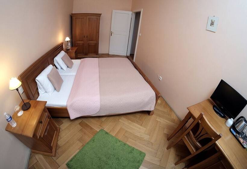 اتاق عادی, Vila U Varhanáře