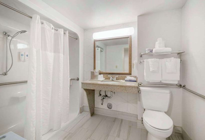 سوئیت برای معلولان, Comfort Inn & Suites Lake George