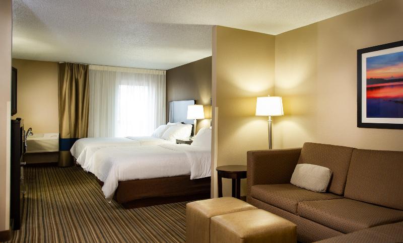 سوییت, Holiday Inn Express & Suites Hayward, An Ihg