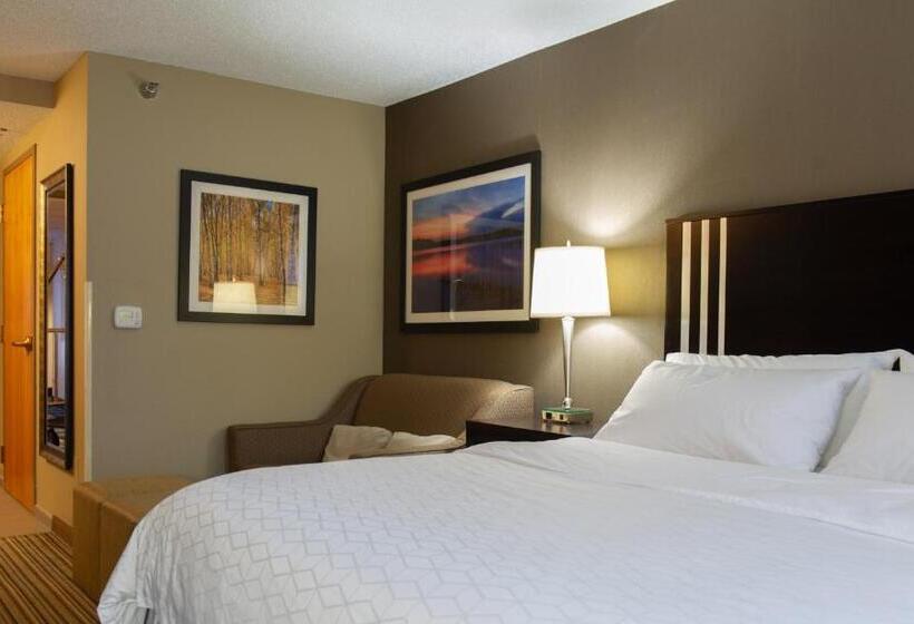 سوئیت با چشم‌انداز, Holiday Inn Express & Suites Hayward, An Ihg