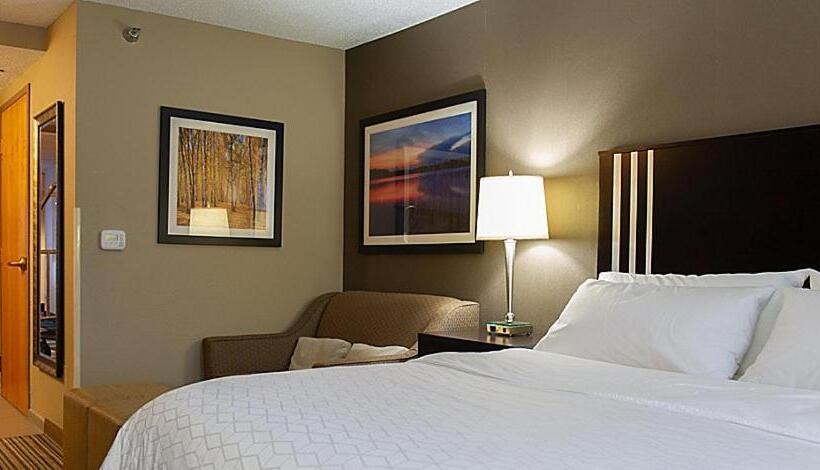 سوئیت برای معلولان, Holiday Inn Express & Suites Hayward, An Ihg