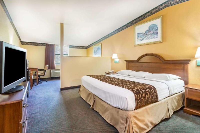 اتاق استاندارد با تخت بزرگ, Howard Johnson By Wyndham Lake City