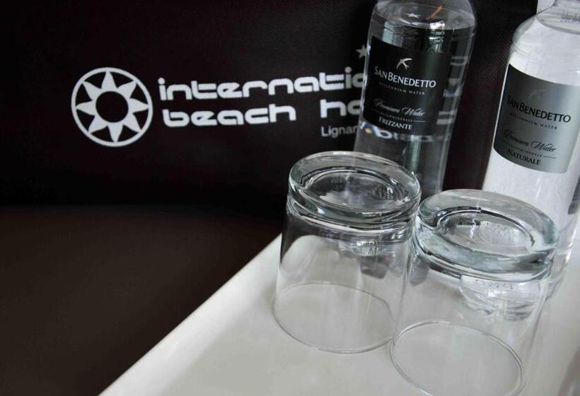 استودیوی لوکس, International Beach
