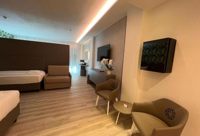 استودیوی لوکس, International Beach