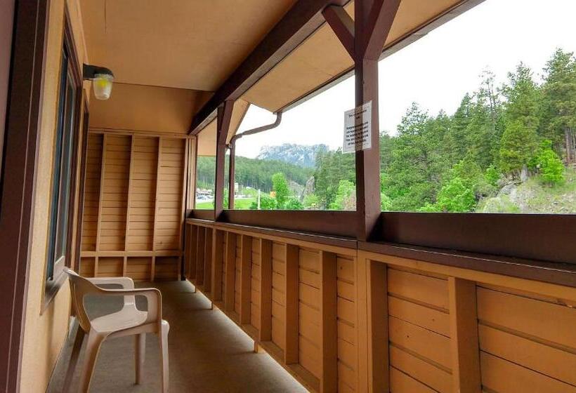 اتاق استاندارد با چشم‌انداز کوهستان, Magnuson Grand Rushmore View