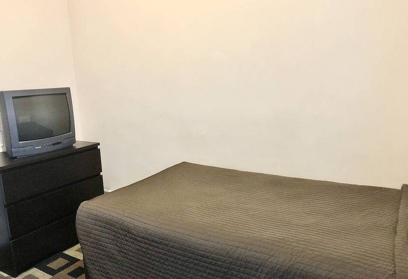 اتاق استاندارد با سرویس بهداشتی مشترک, North Beach