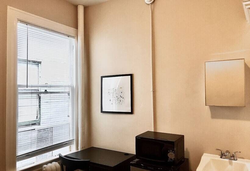 اتاق استاندارد با سرویس بهداشتی مشترک, North Beach