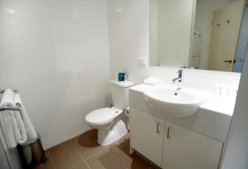 استودیوی استاندارد, Quest Cheltenham