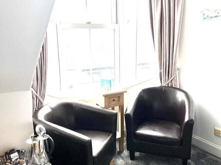 اتاق اکونومی, Bythesea Guest House