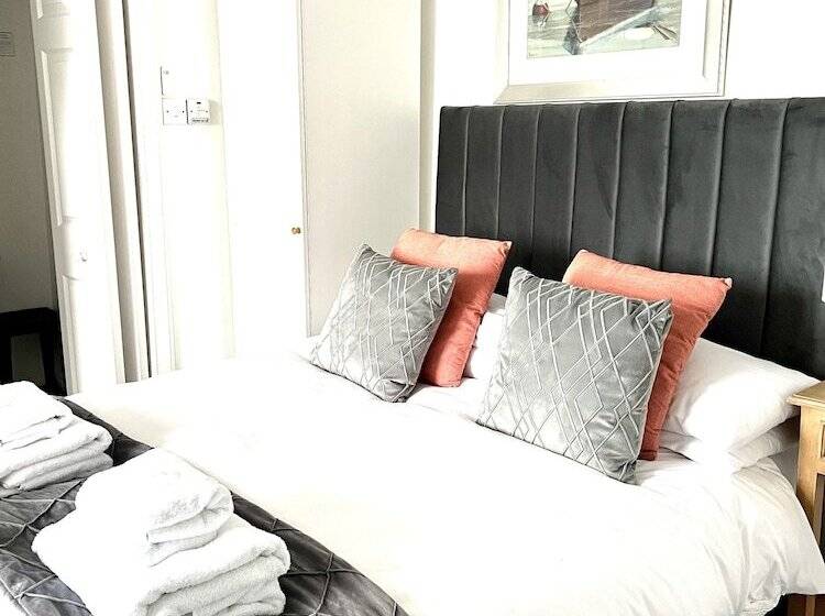 اتاق اکونومی, Bythesea Guest House
