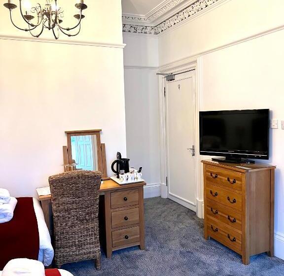 اتاق سوپریور سه تخته, Bythesea Guest House