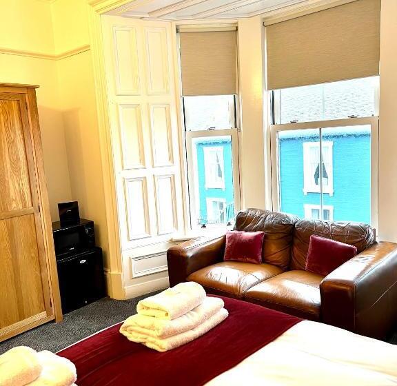 اتاق سوپریور سه تخته, Bythesea Guest House