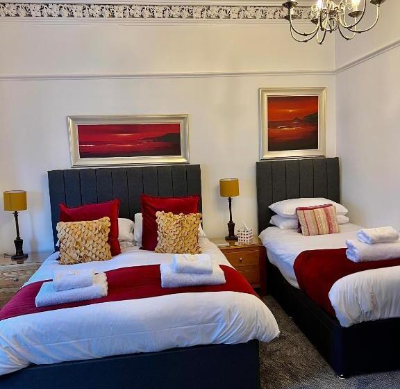 اتاق سوپریور سه تخته, Bythesea Guest House