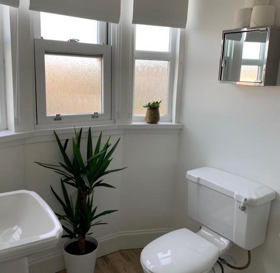 اتاق لوکس با تخت بزرگ, Bythesea Guest House