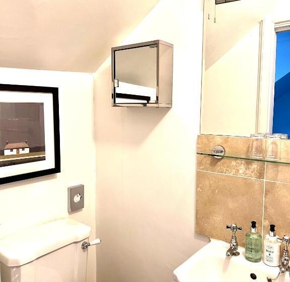 اتاق استاندارد با چشم‌انداز دریا, Bythesea Guest House
