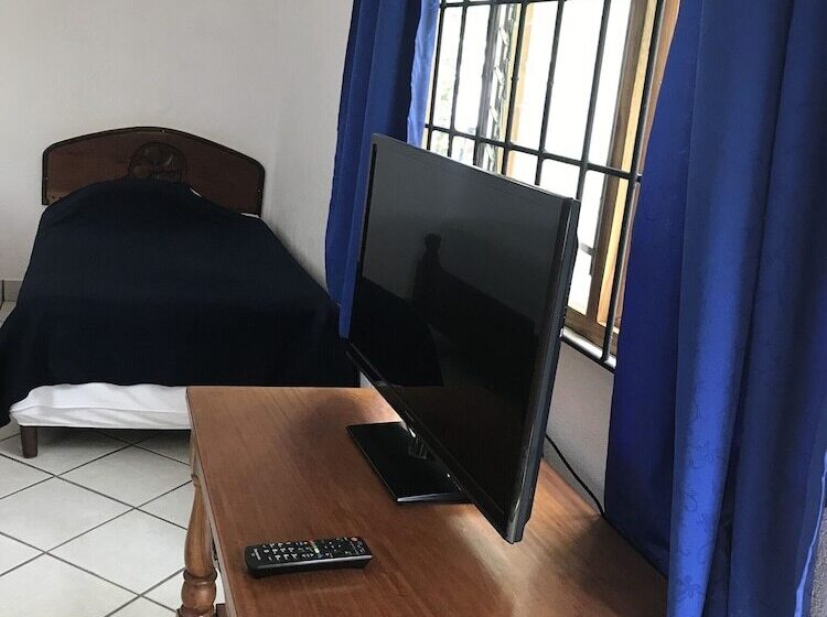 استودیوی استاندارد, Flores   Adults Only