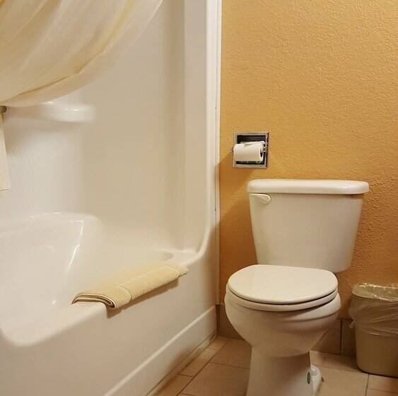 سوییت, Quality Inn & Suites Mcalester On Hwy 69 & 270
